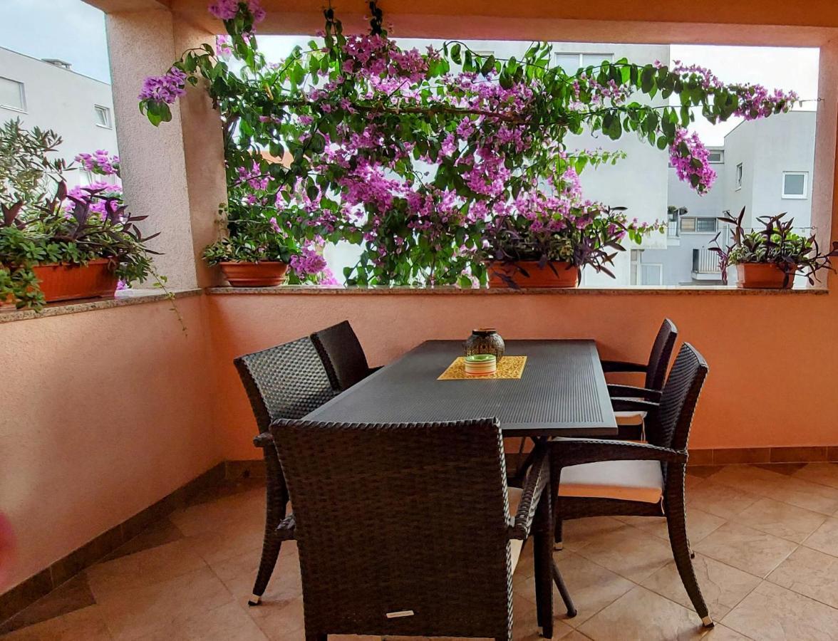 Apartments Tomic Biograd Na Moru Exterior photo