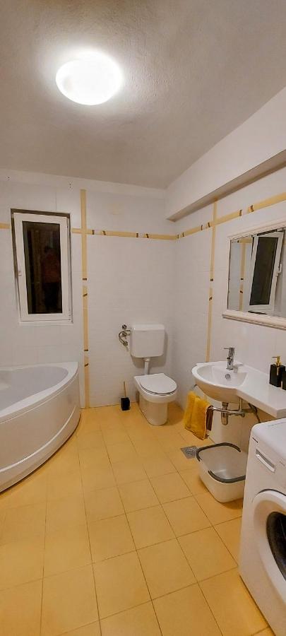 Apartments Tomic Biograd Na Moru Exterior photo